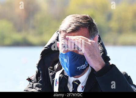 Varese, Italien. April 2021. Varese, Italien Pressekonferenz zur 2021 Vorstellung der europäischen olympischen und paralympischen kontinentalen Qualifikationsregatta und der europäischen Rudermeisterschaften 2021, an der Davide Galimberti, Bürgermeister von Varese und Präsident des Organisationskomitees, Francesco Cattaneo, technischer Direktor des italienischen nationalen Ruderteams, Matt Smith FISA Executive Director auf dem Foto: Matt Smith FISA Executive Director Credit: Independent Photo Agency/Alamy Live News Stockfoto