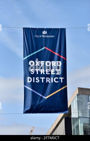 Oxford Street, London, Großbritannien. April 2021. Neue Flaggen auf der Oxford Street vor der Wiedereröffnung von nicht wichtigen Geschäften am 12. April. Kredit: Matthew Chattle/Alamy Live Nachrichten Stockfoto