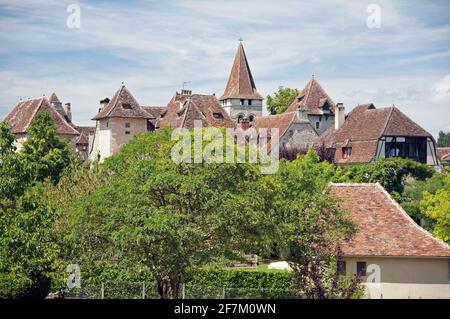 Das hübsche Dorf Carrenac in Frankreich: Blick über die Dächer Stockfoto