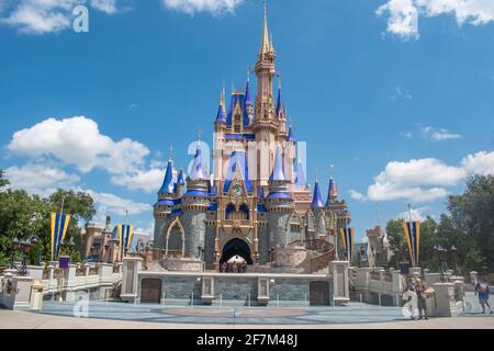 Orlando, Florida. 04. August 2020. Panoramablick auf das Schloss Cinderella im Magic Kingdom (238) Stockfoto