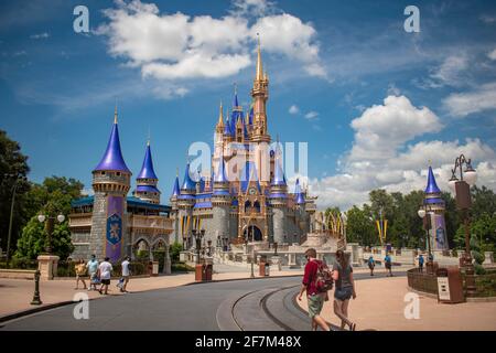 Orlando, Florida. 04. August 2020. Panoramablick auf das Schloss Cinderella im Magic Kingdom (347) Stockfoto