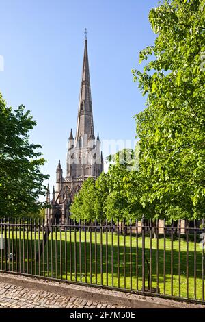 St. Mary Redcliffe Church, Bristol, Großbritannien – von Königin Elizabeth I. als „die schönste, schönste und berühmteste Pfarrkirche in England“ beschrieben. Stockfoto