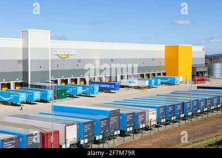 Amazon Warehouse UK mit Amazon Logo East Midlands Gateway SEGRO Logistics Park Junction 24 M1 East Midlands England GB Stockfoto