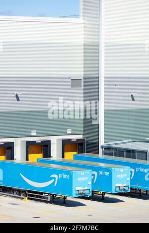 Amazon Warehouse UK mit Amazon Logo East Midlands Gateway SEGRO Logistics Park Junction 24 M1 East Midlands England GB Stockfoto