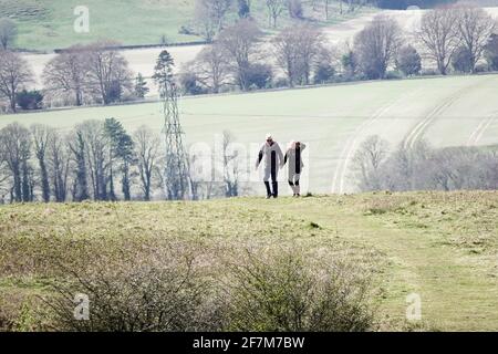 Butser Hill, Petersfield. April 2021. Heute sind es sonnige Intervalle im Süden Englands. Der Blick vom Gipfel des Butser Hill in Petersfield in Hampshire. Kredit: james jagger/Alamy Live Nachrichten Stockfoto