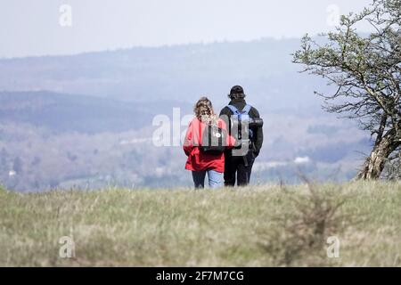 Butser Hill, Petersfield. April 2021. Heute sind es sonnige Intervalle im Süden Englands. Der Blick vom Gipfel des Butser Hill in Petersfield in Hampshire. Kredit: james jagger/Alamy Live Nachrichten Stockfoto