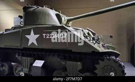 Danzig, Nordpolen - 14. August 2020: M4 sherman Feuerwehrpanzer aus dem Zweiten Weltkrieg, Museum des Zweiten Weltkriegs in Danzig Ausstellung, EINE historische Ta Stockfoto