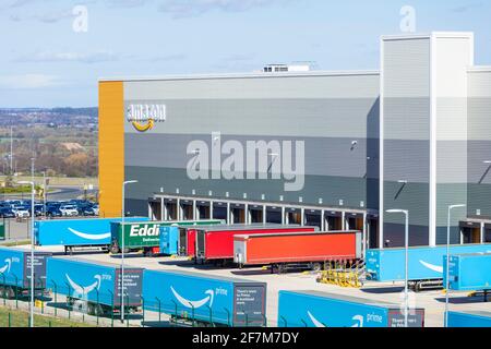 Amazon Warehouse uk mit Amazon Logo East Midlands Gateway SEGRO Logistics Park Junction 24 M1 East Midlands England GB Stockfoto