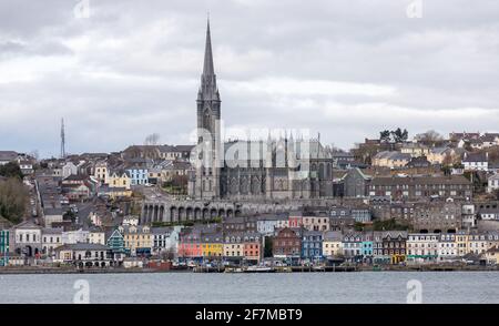 Cobh, Cork, Irland. 8. April 2021.BLICK auf die Uferpromenade der historischen Stadt Cobh Co. Cork, Irland. - Credit; David Creedon / Alamy Live News Stockfoto