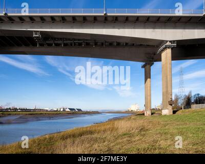 Avon Brücke Beschleunigung Verkehr auf der Autobahn M5 acht Fahrstreifen über den Fluss Avon nach West Country Großbritannien Stockfoto