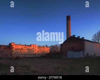 Blick auf das Grundstück, das einst im Besitz von will und Baumer Candle Company war, vom Onondaga Lake in Syracuse, New York Stockfoto