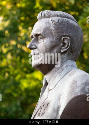 Weißrussland. Gomel. Denkmäler und Skulpturen. Denkmal für eine prominente Partei und Staatsmann, Minister für auswärtige Angelegenheiten der UdSSR A.A. Gromyko in seinem Hom Stockfoto