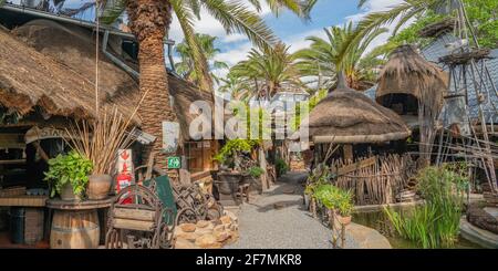 WINDHOEK, NAMIBIA - Jan 19. 2021: Interieur des Joes Beerhouse in Windhoek Restaurant und Bar Stockfoto