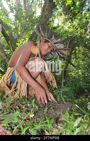 ilheus, bahia / brasilien - 3. juni 2012: Der ethnische Tupinamba-Inder ist im Dorf Itapuan in der Gemeinde Ilheus zu sehen. *** Ortsüberschrift *** Stockfoto