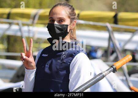 Varese, Italien. April 2021. Mitglied der Frauen-Leichtgewicht-Doppelschlaue Rocio LAO SANCHEZ aus Spanien während der Trainingseinheit am 1. Tag bei den Rudereuropameisterschaften im Varese-See am 8. April 2021 in Varese, Italien Rory GIBBS aus Großbritannien während der Trainingseinheit am 1. Tag bei den Rudereuropameisterschaften am 8. April 2021 in Varese, Italien Credit: Mickael Chavet/Alamy Live News Stockfoto