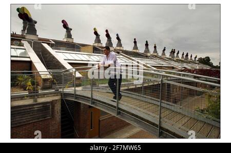 Steve Tabard zu Hause in seiner Wohnung auf der Beddington Zero (fossile) Energieentwicklung, in Wallington.pic David Sandison 17/9/2004 Stockfoto