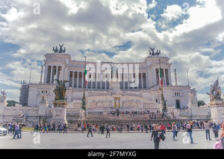 Piazza Venezia in Rom. Vorderansicht. Touristen. Stockfoto