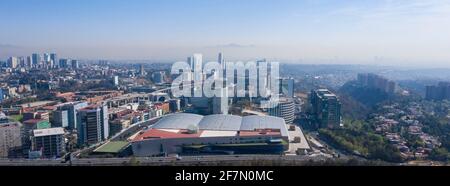 Luftverschmutzung über Mexiko-Stadt von der Santa Fe aus gesehen Bezirk Stockfoto