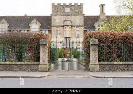 Eintritt zum Dartford Gymnasium für Mädchen, Großbritannien Stockfoto