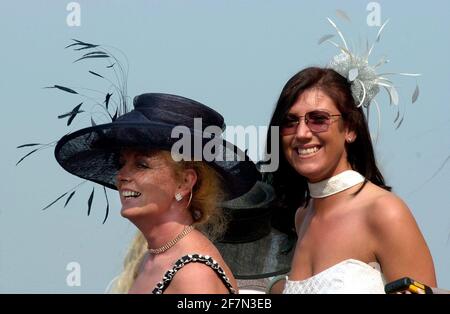 RACING AINTREE 2ND TAGE 5/5/2002 BILD DAVID ASHDOWN.RACING AINTREE Stockfoto