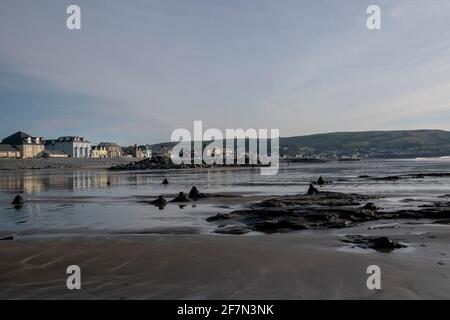 borth Strand bei Ebbe Blick auf die Städte bunt Häuser Stockfoto