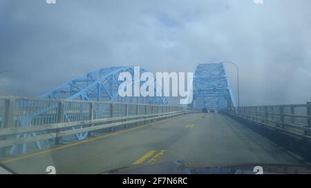 Die North Grand Island Bridge ist ein Zwillingsbruder Zweispurige Fachbogenbrücken über den Niagara River zwischen Grand Insel und Niagarafälle Stockfoto