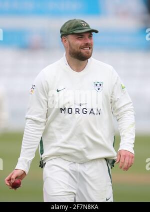 Chelmsford, Großbritannien. April 2021. CHELMSFORD ENGLAND - 08. APRIL: Joe Leach von Worcestershire während des Championship Day einer von vier zwischen Essex CCC und Worcestershire CCC auf dem Cloudfm County Ground am 08. April 2021 in Chelmsford, England Credit: Action Foto Sport/Alamy Live News Stockfoto