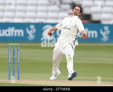 Chelmsford, Großbritannien. April 2021. CHELMSFORD ENGLAND - 08. APRIL: Worcestershire's Charlie Morris während des Championship Day einer von vier zwischen Essex CCC und Worcestershire CCC auf dem Cloudfm County Ground am 08. April 2021 in Chelmsford, England Credit: Action Foto Sport/Alamy Live News Stockfoto