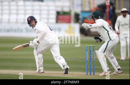 Chelmsford, Großbritannien. April 2021. CHELMSFORD ENGLAND - 08. APRIL: Essex's Tom Westley während des Championship Day einer von vier zwischen Essex CCC und Worcestershire CCC auf dem Cloudfm County Ground am 08. April 2021 in Chelmsford, England Credit: Action Foto Sport/Alamy Live News Stockfoto