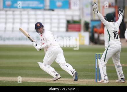 Chelmsford, Großbritannien. April 2021. CHELMSFORD ENGLAND - 08. APRIL: Essex's Tom Westley während des Championship Day einer von vier zwischen Essex CCC und Worcestershire CCC auf dem Cloudfm County Ground am 08. April 2021 in Chelmsford, England Credit: Action Foto Sport/Alamy Live News Stockfoto