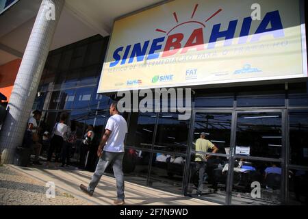 salvador, bahia / brasilien - 19. november 2019: Im Büro von Sine Bahia in Salvador werden Menschen auf der Suche nach einem Job gesehen. Einheit, die nicht Angestellte iteriert Stockfoto