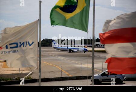 salvador, bahia / brasilien - 7. november 2019: Boeing da Aerolineas Argentina wird während der Bewegung im Flughafenhof von Salvador gesehen. *** Stockfoto