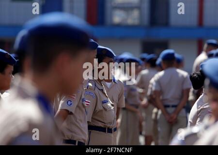 salvador, bahia/brasilien - 24. Juli 2019: Studenten der Militärpolizei von Salvador werden während der Ausbildung auf dem Schulhof gesehen. *** Lokales C Stockfoto