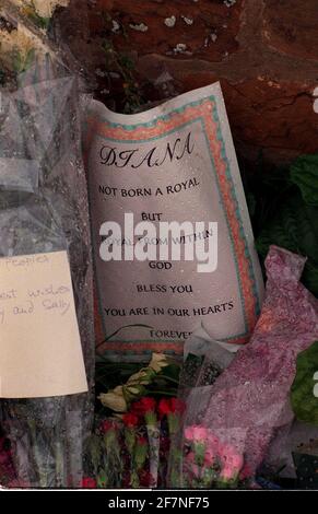 Prinzessin Diana Tod 31 August 1997Message im Kensington Palace in Erinnerung an Prinzessin Diana Stockfoto