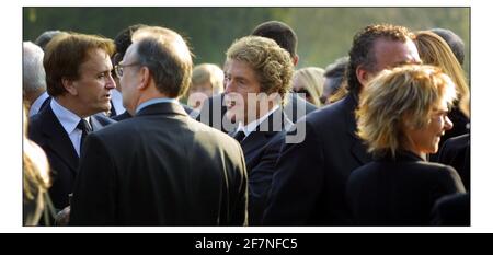 Beerdigung von Adam Faith im Kremitorium in Royal Tunbridge Wells. Roger Daltrey Mittelbild David Sandison 19/3/2003 Stockfoto