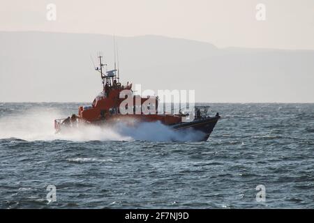 RNLB Jim Moffat (14-38), ein Rettungsboot der Trent-Klasse, das von der Royal National Lifeboat Institution (RNLI) in Ayr während der Scottish Airshow 2015 betrieben wird Stockfoto