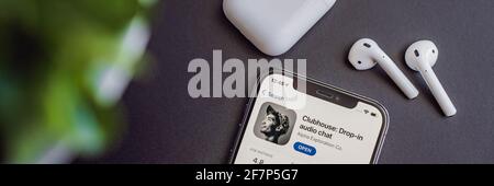 23. Februar 2021, USA, New York: Ansicht der Clubhouse Audio-Chat-Anwendung auf dem Smartphone iPhone 12 pro. BANNER, LANGFORMAT Clubhouse gewonnen Stockfoto