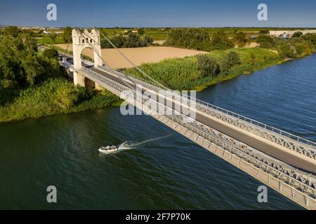 Luftaufnahme der Amposta-Brücke über den Ebro (Provinz Tarragona, Katalonien, Spanien) ESP: Vista aérea del puente de Amposta sobre el Río Ebro Stockfoto