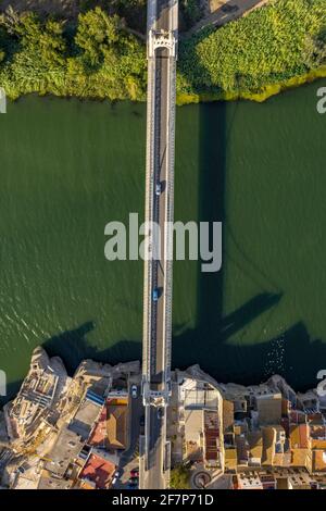 Luftaufnahme der Amposta-Brücke über den Ebro (Provinz Tarragona, Katalonien, Spanien) ESP: Vista aérea del puente de Amposta sobre el Río Ebro Stockfoto