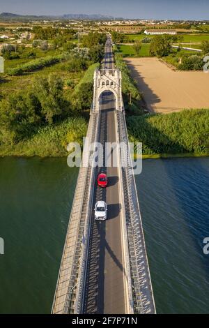 Luftaufnahme der Amposta-Brücke über den Ebro (Provinz Tarragona, Katalonien, Spanien) ESP: Vista aérea del puente de Amposta sobre el Río Ebro Stockfoto