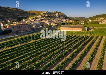 Luftaufnahme der mittelalterlichen Stadt Guimerà bei Sonnenuntergang (Provinz Lleida, Katalonien, Spanien) ESP: Vistas aéreas del Pueblo medieval de Guimerà al atardecer Stockfoto