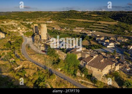 Luftaufnahme der mittelalterlichen Stadt Guimerà bei Sonnenuntergang (Provinz Lleida, Katalonien, Spanien) ESP: Vistas aéreas del Pueblo medieval de Guimerà al atardecer Stockfoto