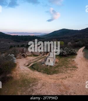 Pilisborosjeno, Ungarn - Luftaufnahme der Kopie des berühmten Schlosses von Eger in Nagy-Kevely. Stockfoto