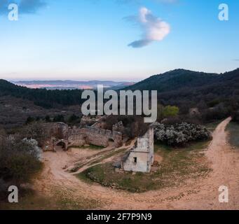 Pilisborosjeno, Ungarn - Luftaufnahme der Kopie des berühmten Schlosses von Eger in Nagy-Kevely. Stockfoto
