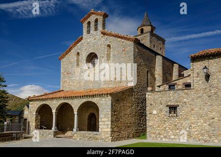 Kirche Santa Maria de Talló, im Frühling (Cerdanya, Katalonien, Spanien, Pyrenäen) ESP: Iglesia de Santa Maria de Talló, en primavera (Cerdaña, Cataluña) Stockfoto