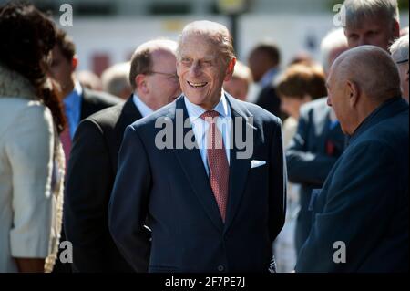 FOTO DER DATEI: LONDON, GROSSBRITANNIEN. Juni 2013. SS Robin, das älteste komplette Luftschiff der Welt, besucht von S.H. Prinz Philip, dem Ehrenmitglied des SS Robin Trust, der am 10. Juni 2013 93 Jahre alt wird. Foto: Brian HARRIS/Alamy Live News Stockfoto