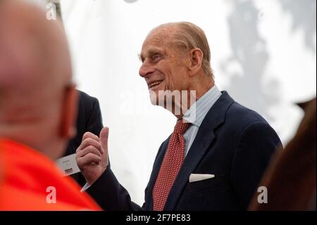 FOTO DER DATEI: LONDON, GROSSBRITANNIEN. Juni 2013. SS Robin, das älteste komplette Luftschiff der Welt, besucht von S.H. Prinz Philip, dem Ehrenmitglied des SS Robin Trust, der am 10. Juni 2013 93 Jahre alt wird. Foto: Brian HARRIS/Alamy Live News Stockfoto