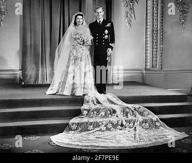 Datei-Foto vom 20/11/47 des Herzogs von Edinburgh und Königin Elizabeth II. Im Buckingham Palace, nachdem sie in einer Zeremonie in der Westminster Abbey verheiratet waren. Der Herzog von Edinburgh ist gestorben, teilte der Buckingham Palace mit. Ausgabedatum: Freitag, 9. April 2020. Siehe PA Geschichte TOD Philip. Bildnachweis sollte lauten: PA Wire Stockfoto