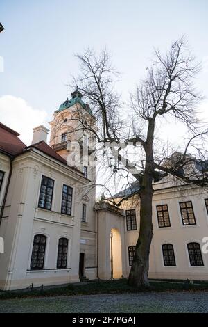 KOZLOWKA, POLEN - 31. oktober 2019: Zamoyski-Palast in Kozlowka. Rokoko- und neoklassizistische Palastanlage in Kozlowka bei Lublin, Ostpola Stockfoto