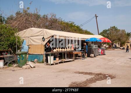 Souvenirstand in Nabi Musa (Nebi Musa) ist der Name eines Ortes in der judäischen Wüste, Westjordanland, Palästina, an dem sich die beliebte palästinensische Folklore angesellt Stockfoto